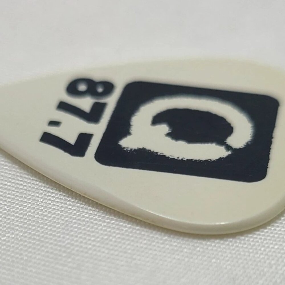 Pearl Jam Guitar Pick Wrigley Field 7/19/2013 Chicago Concert Music Memorabilia - Picture 4 of 8